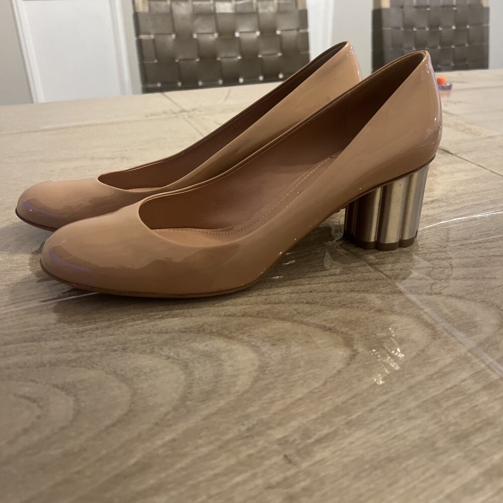 Salvatore Ferragamo Women’s Pink Patent Lucca Pump Gold Flower Shape Heel 9.5